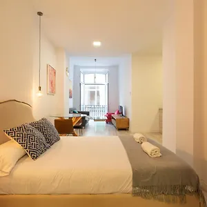 https://urbe10-plaza-de-la-constucion-premium-loft.1costadelsol.com